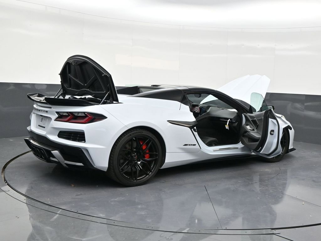 Used 2023 Chevrolet Corvette Z06 w/ Stealth Interior Trim Package image 28