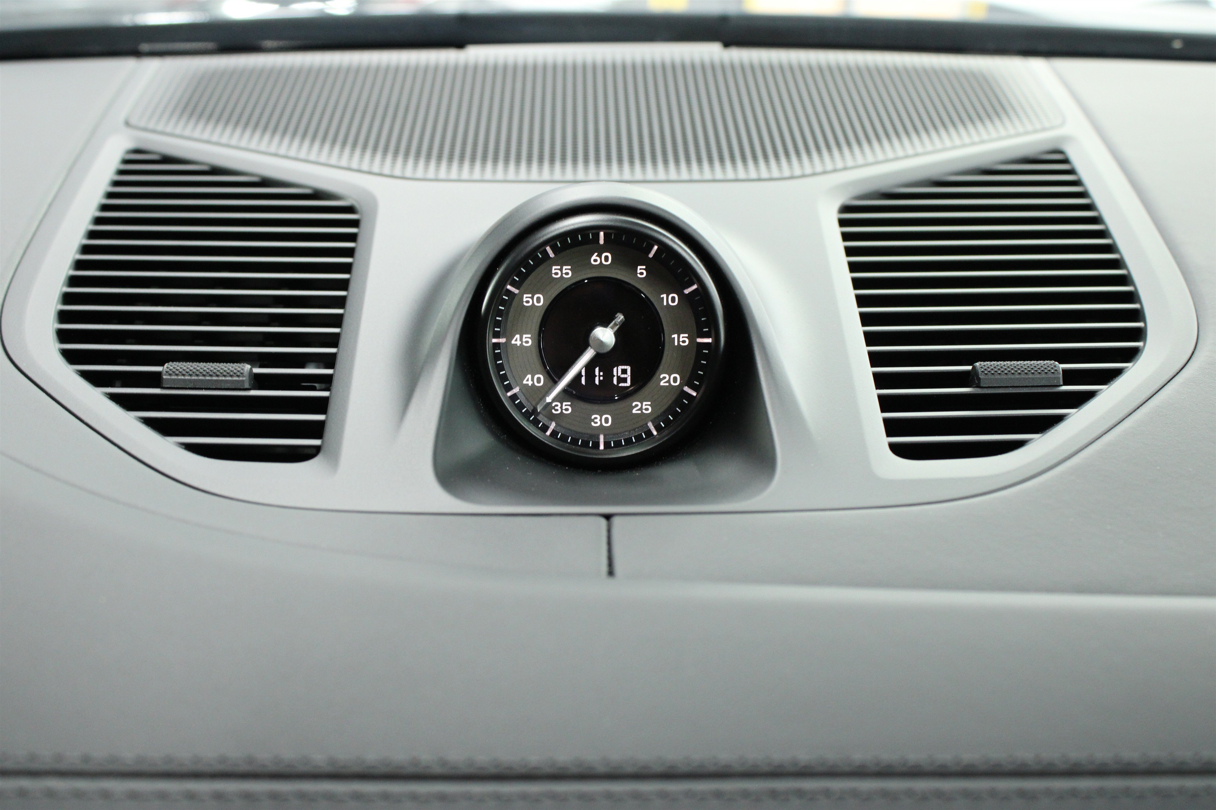 Used 2025 Porsche Cayenne Turbo AWD/4WD image 19