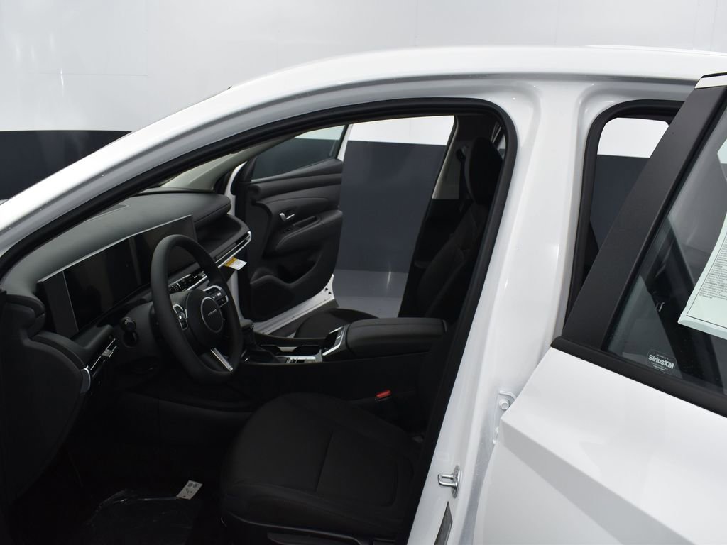 Used 2025 Hyundai Tucson SE image 12