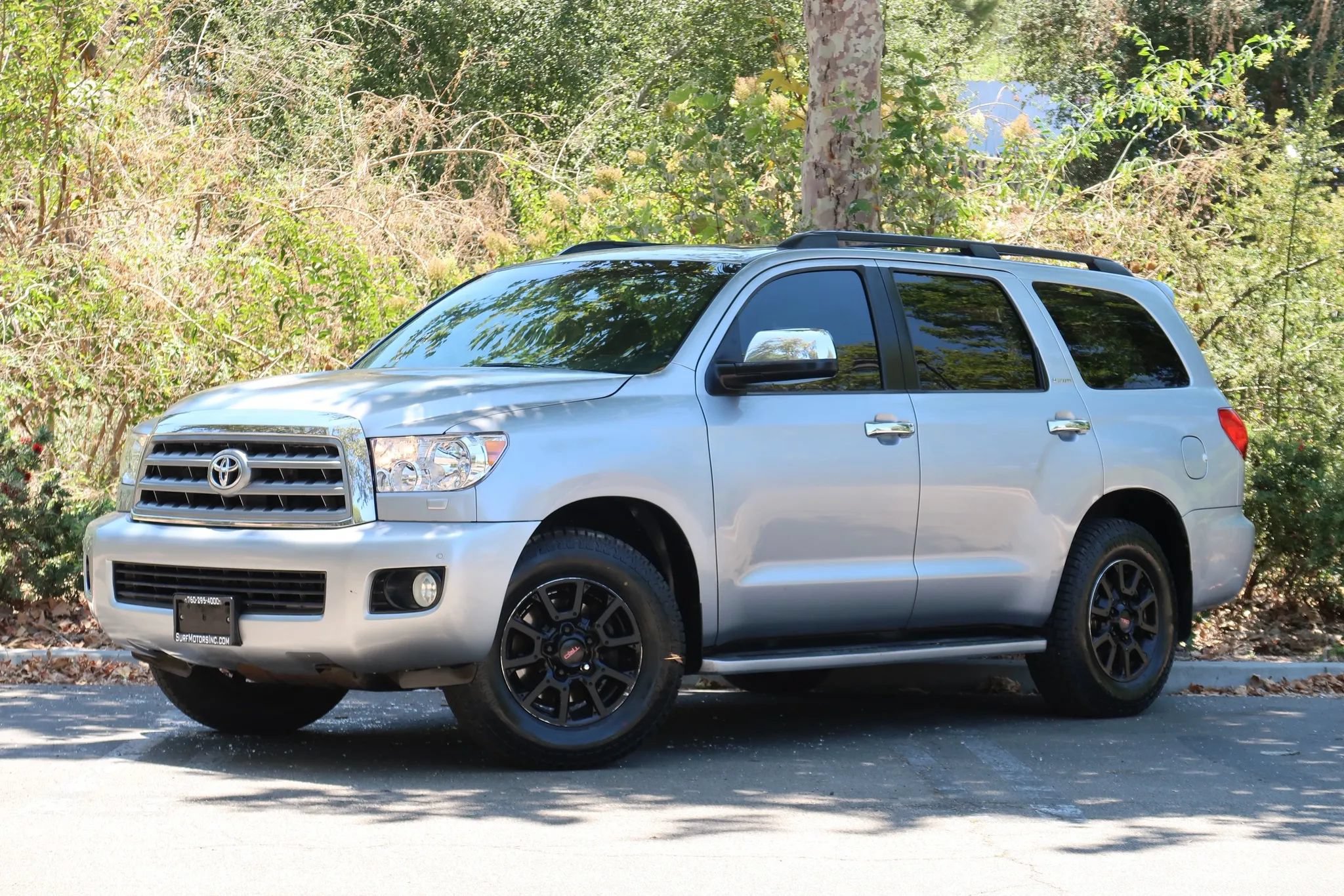 Used 2010 Toyota Sequoia Limited RWD image 2