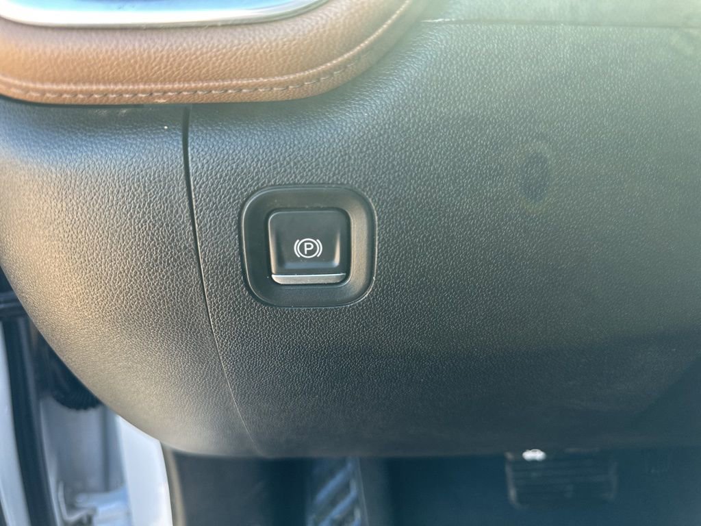 Used 2022 Chevrolet Silverado 3500 High Country w/ Technology Package image 11