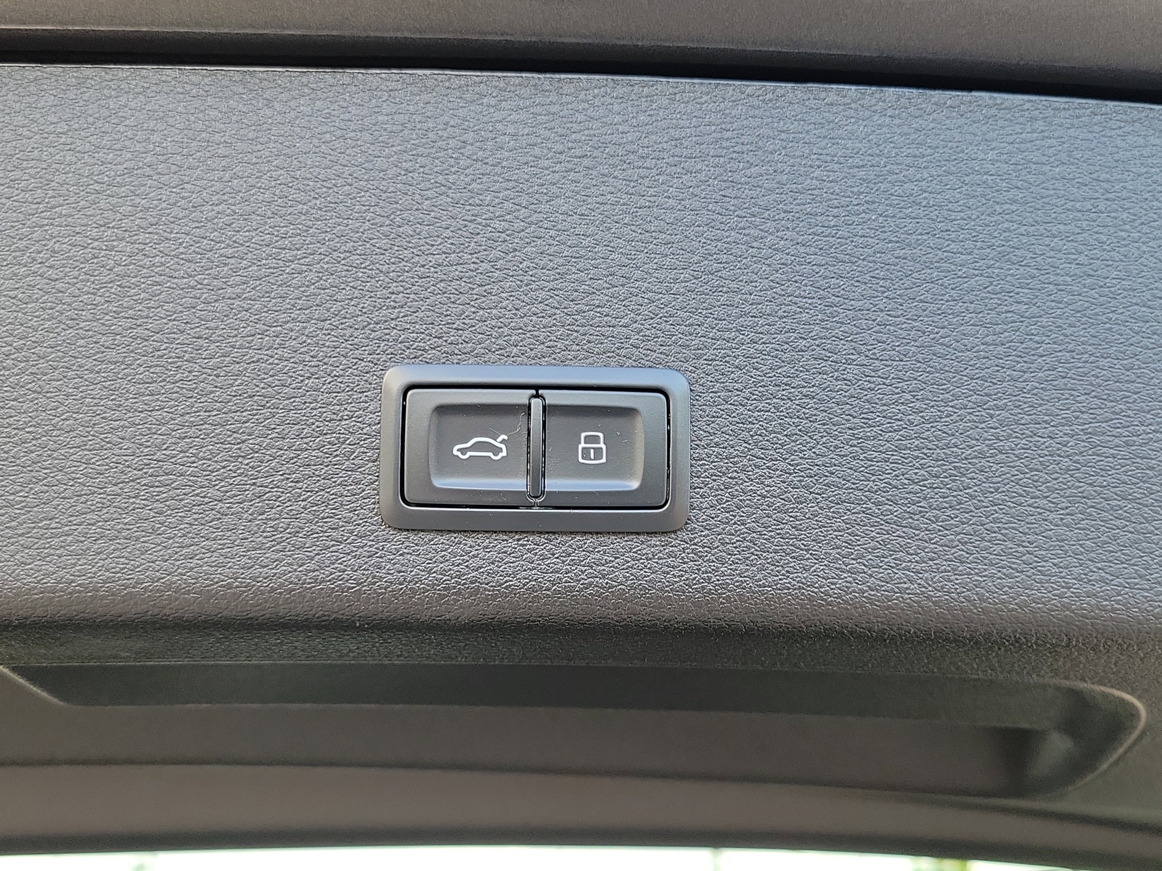 Used 2019 Audi e-tron Prestige w/ Prestige Package AWD/4WD image 24