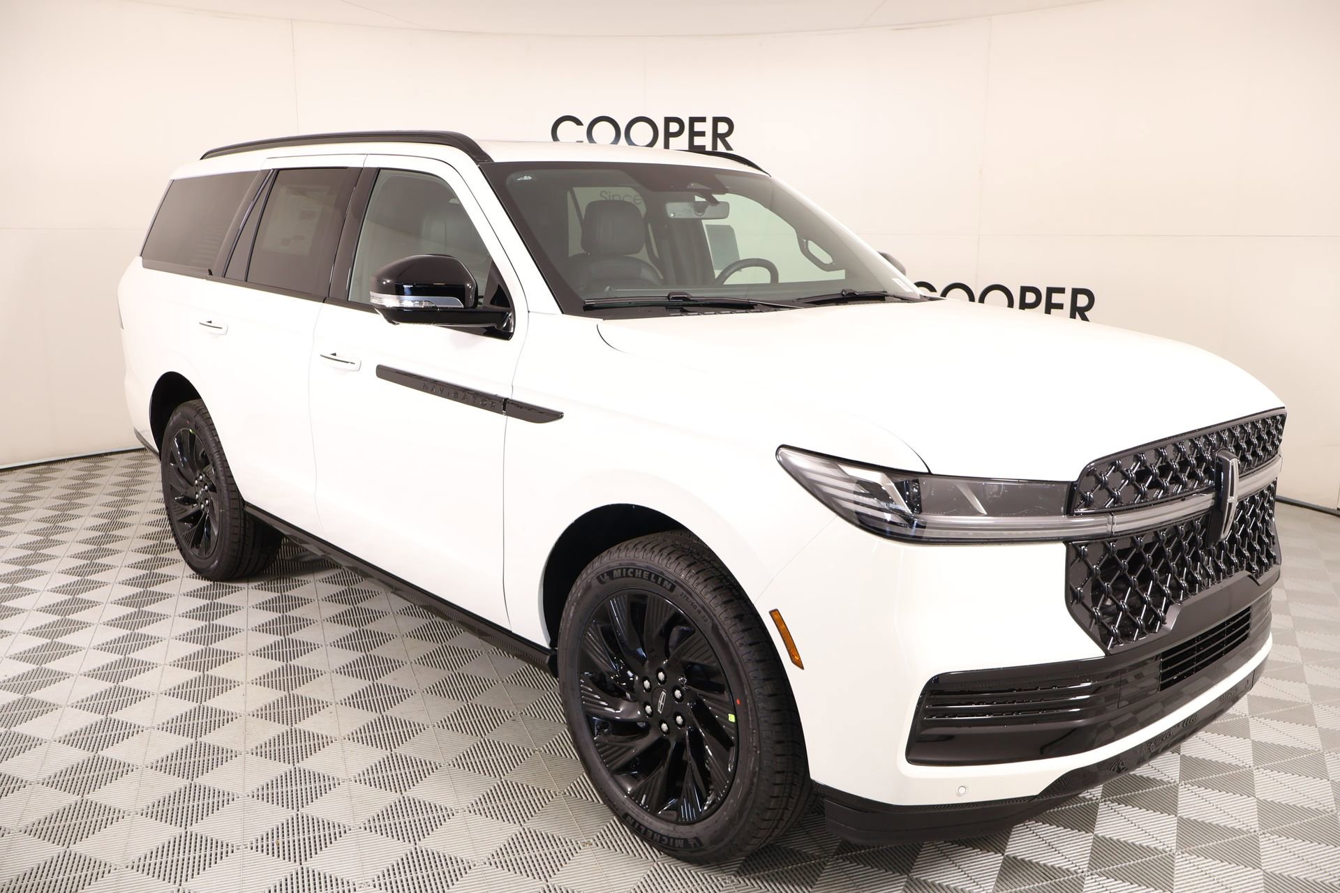 New 2026 Lincoln Navigator Reserve w/ Jet Appearance Package