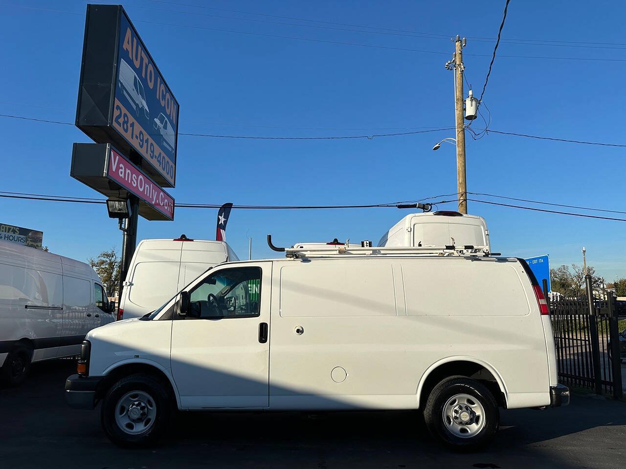 Used 2014 Chevrolet Express 2500 RWD image 4