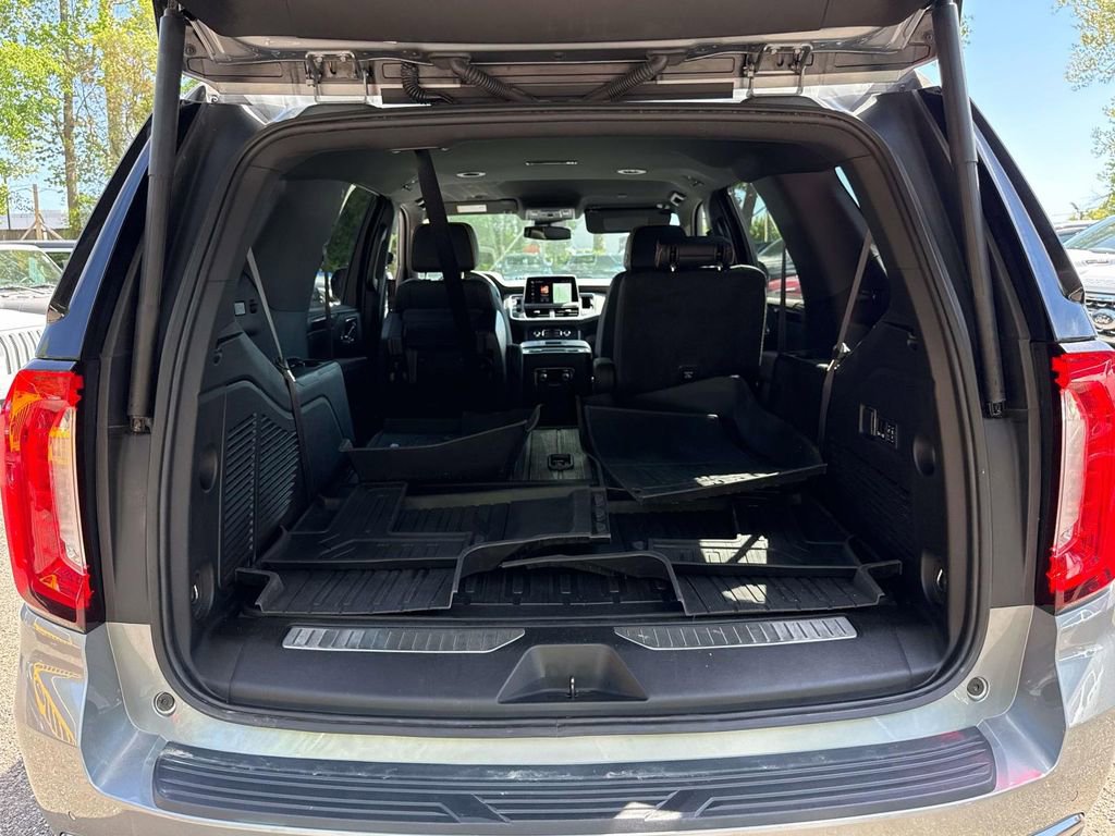 Used 2024 GMC Yukon AT4 w/ Technology Package AWD/4WD image 11