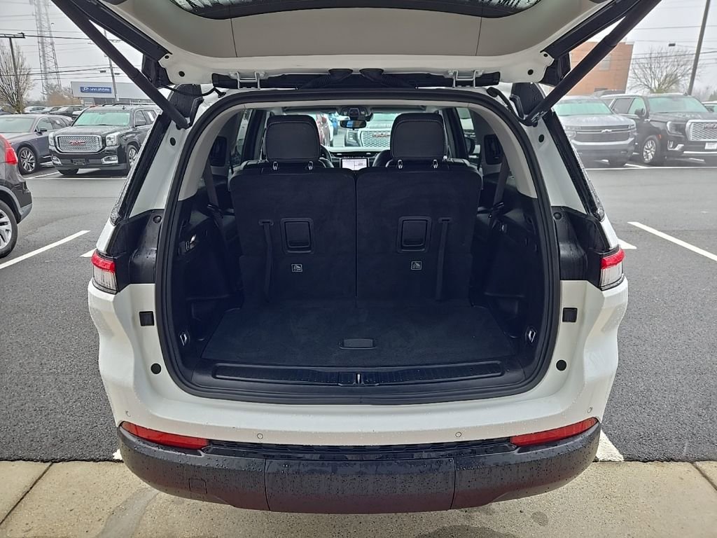 Used 2023 Jeep Grand Cherokee L Limited w/ Black Appearance Package image 43