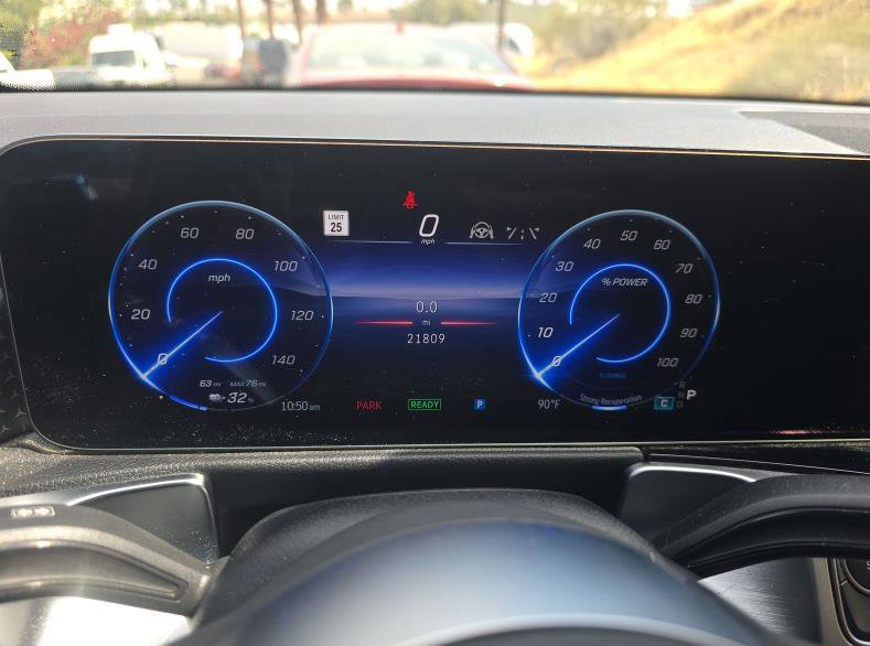 Used 2025 Mercedes-Benz EQB 300 4MATIC w/ Driver Assistance Package image 7