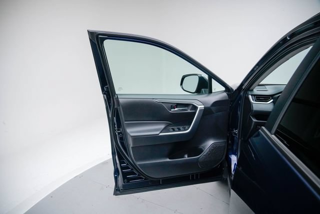 Used 2025 Toyota RAV4 XLE AWD/4WD image 14