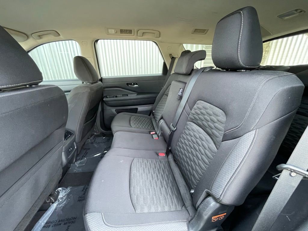 Used 2022 Nissan Pathfinder SV AWD/4WD image 26