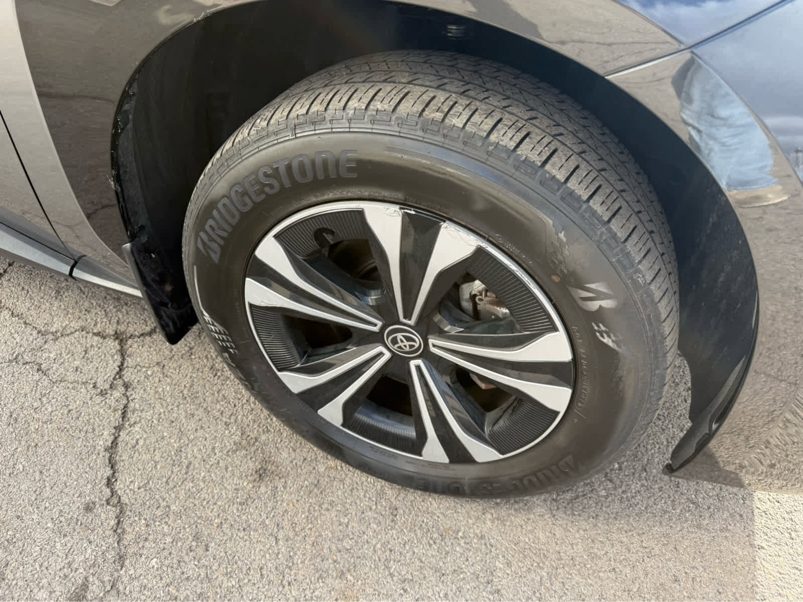 Used 2023 Toyota bZ4X XLE image 4