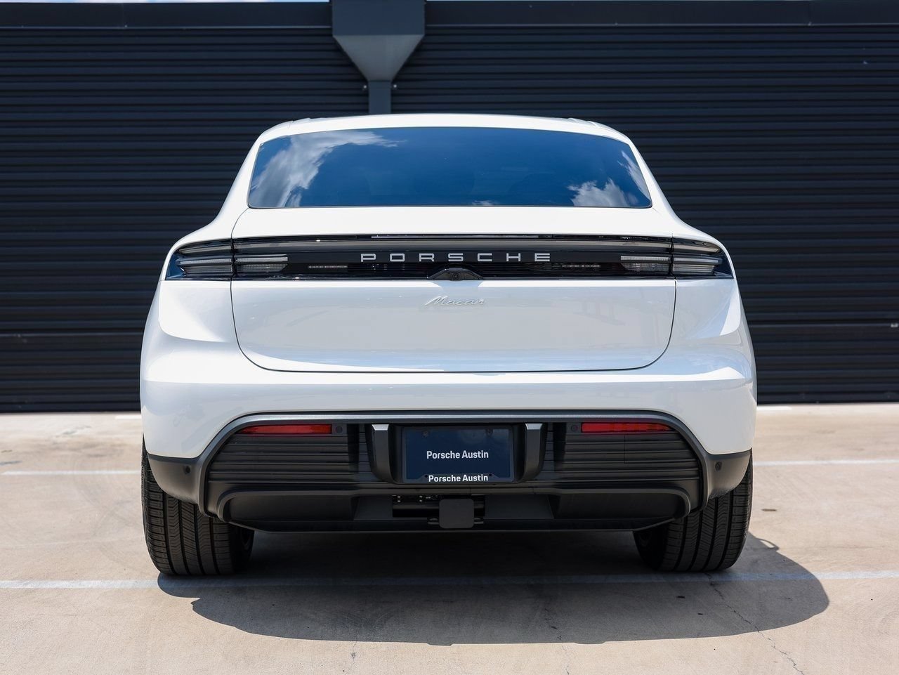 New 2025 Porsche Macan Electric RWD image 6