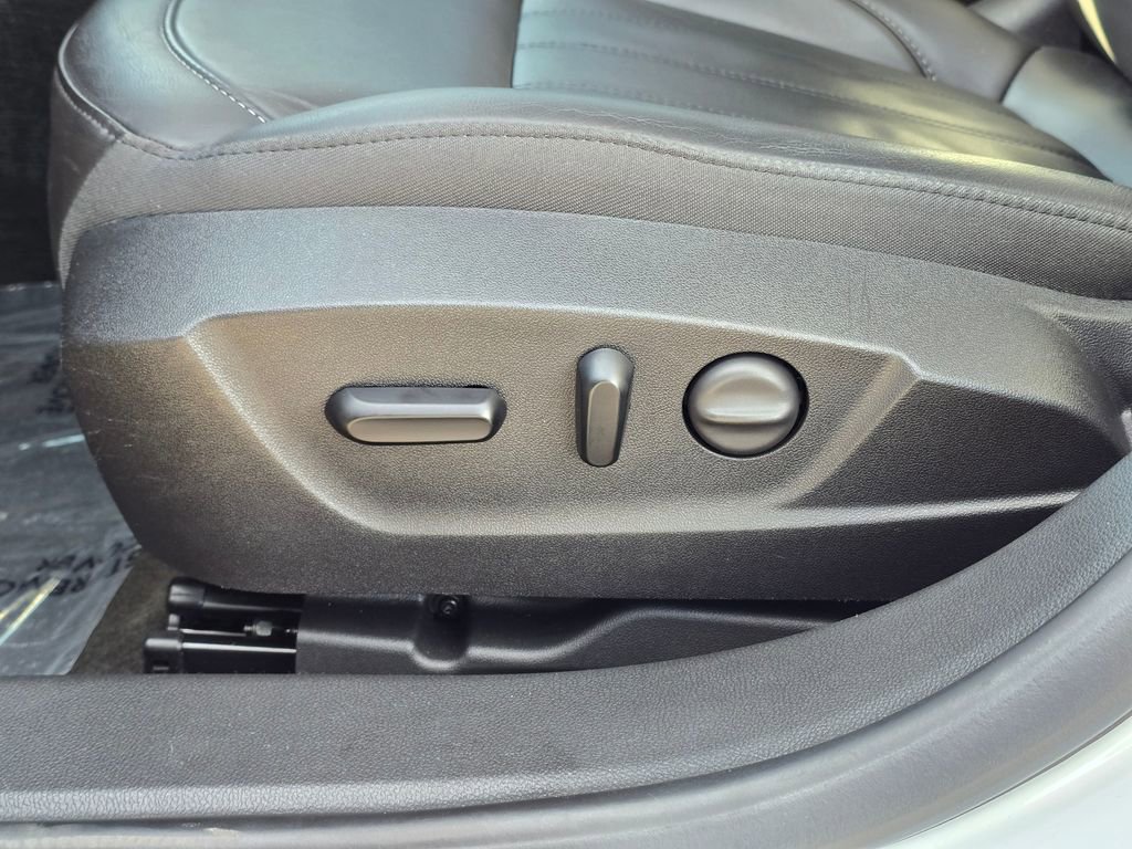 Used 2017 Buick Regal Sport Touring image 20