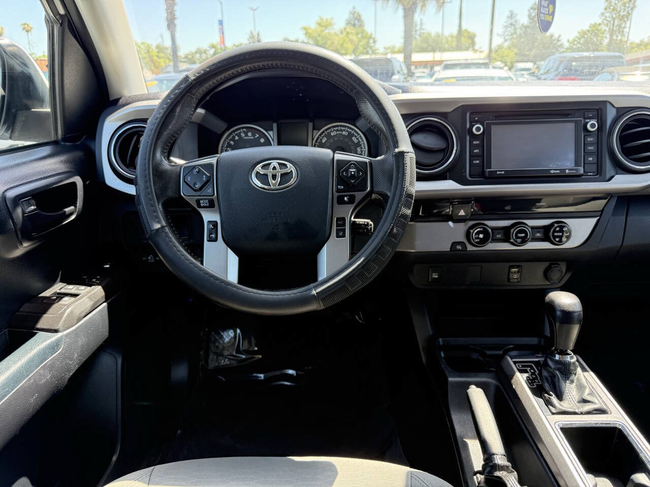 Used 2018 Toyota Tacoma SR5 RWD image 17