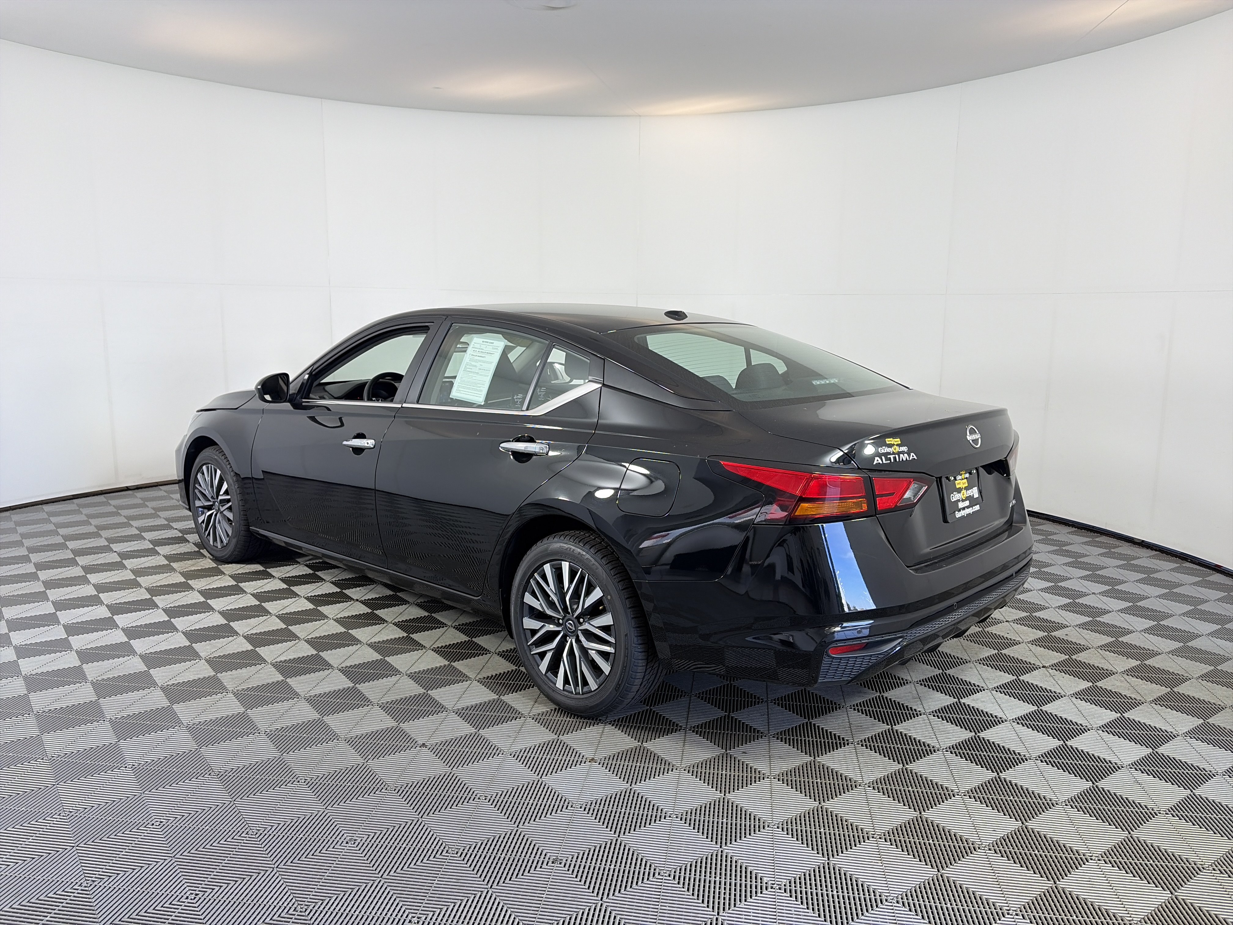 Used 2025 Nissan Altima 2.5 SV AWD/4WD image 8