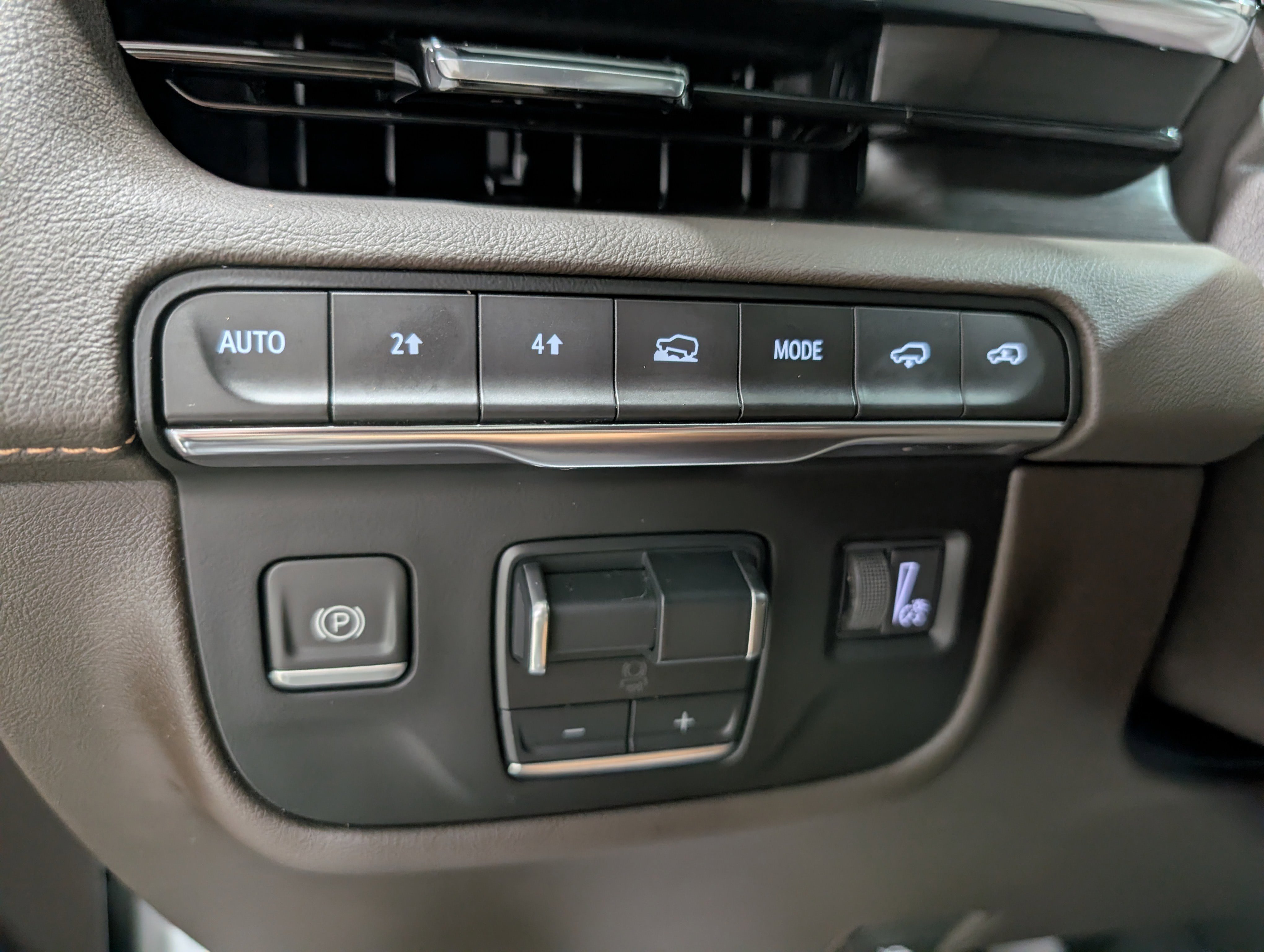 Used 2023 Cadillac Escalade Sport w/ LPO, ONYX Package AWD/4WD image 24