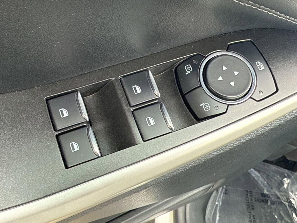 Used 2023 Ford Explorer XLT AWD/4WD image 15