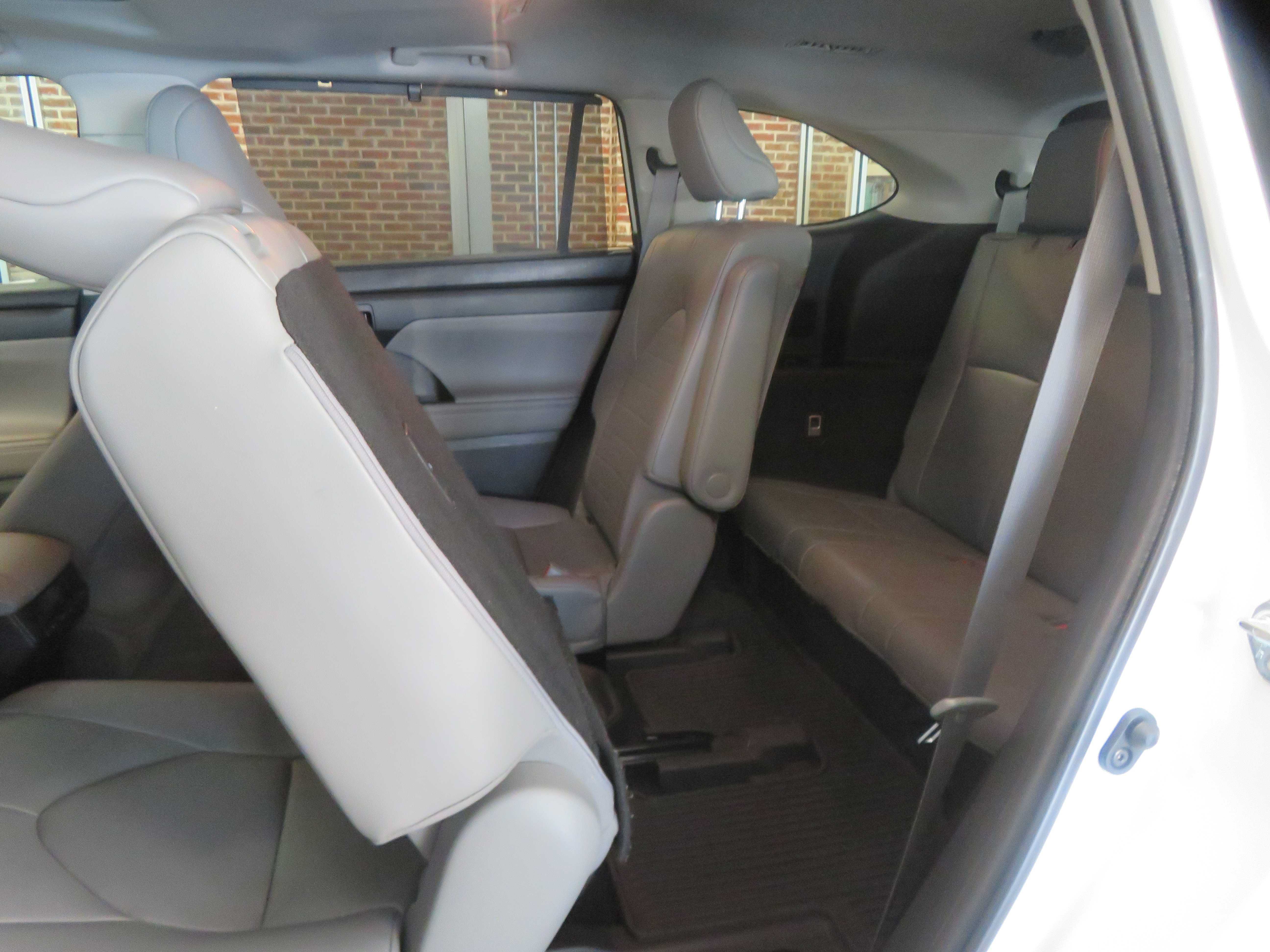 Used 2023 Toyota Highlander XLE FWD image 21