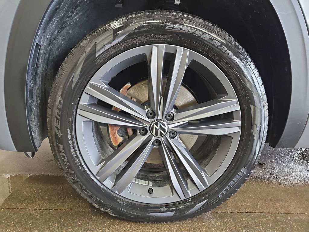 Used 2022 Volkswagen Atlas Cross Sport SEL R-Line AWD/4WD image 34