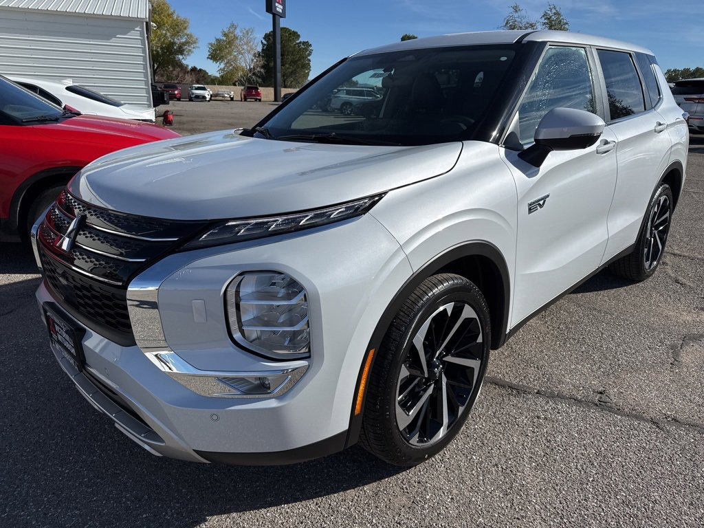 New 2025 Mitsubishi Outlander SE image 3