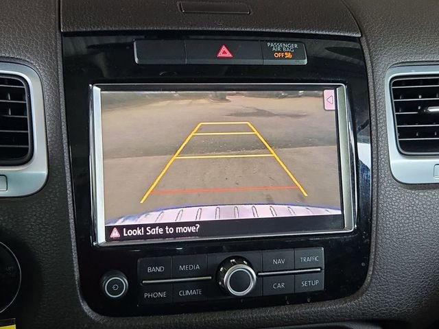 Used 2013 Volkswagen Touareg VR6 image 19