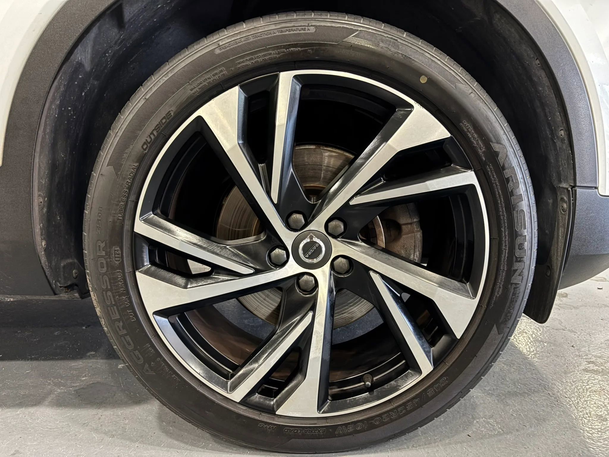 Used 2020 Volvo XC40 T4 R-Design FWD image 49