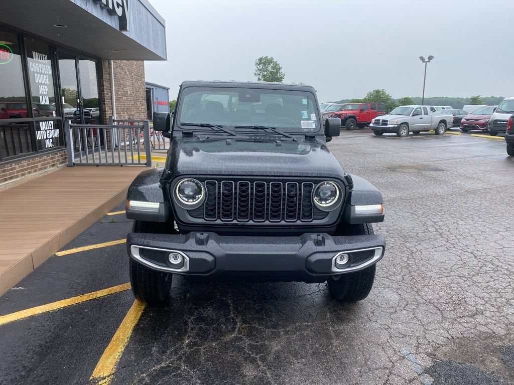 New 2025 Jeep Gladiator Sport AWD/4WD image 2