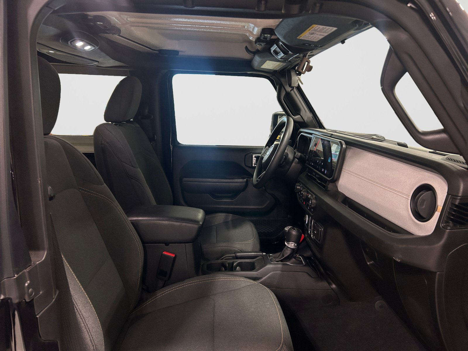 Used 2025 Jeep Wrangler Sport AWD/4WD image 21