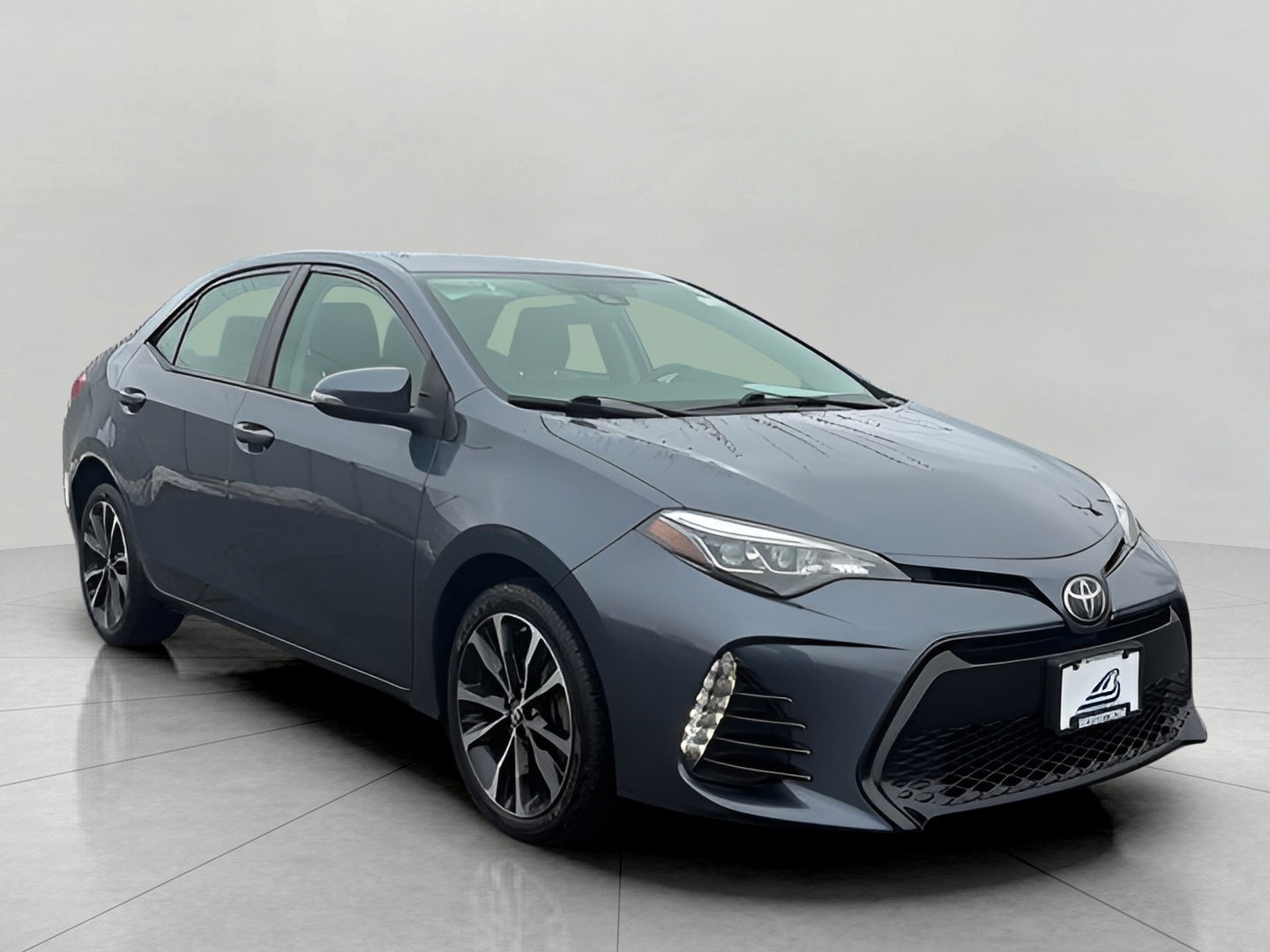 Used 2018 Toyota Corolla SE w/ SE Premium Package image 1