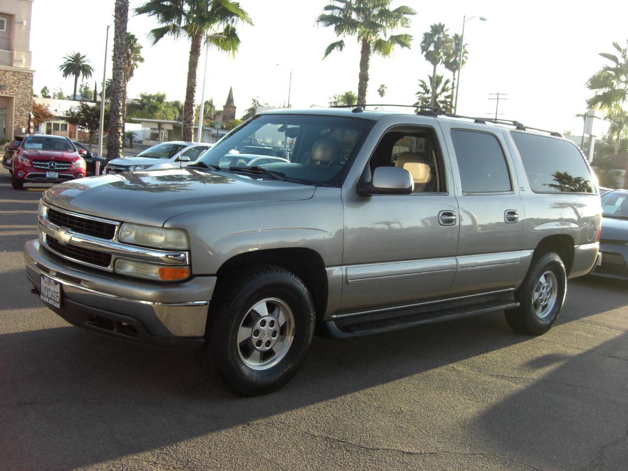 Used 2002 Chevrolet Suburban LT image 3