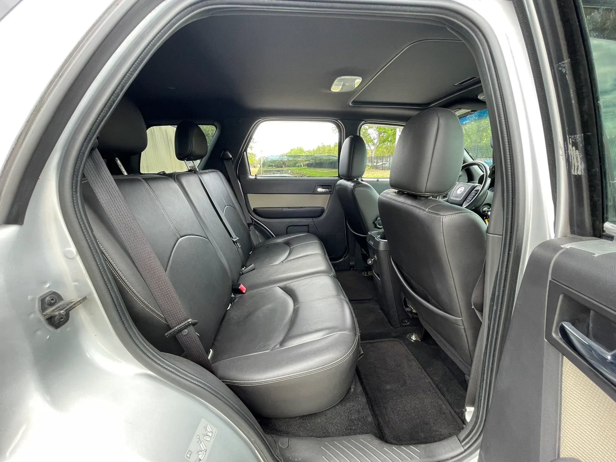 Used 2010 Mercury Mariner Premier image 28