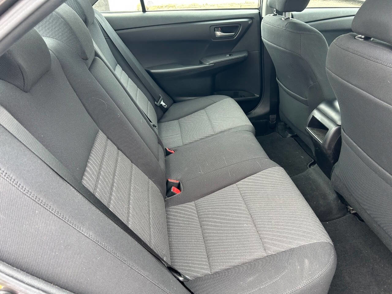 Used 2016 Toyota Camry LE image 19