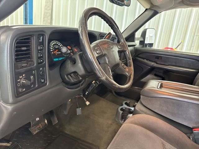 Used 2007 Chevrolet Silverado 2500 LT w/ Heavy-Duty Power Package AWD/4WD image 4