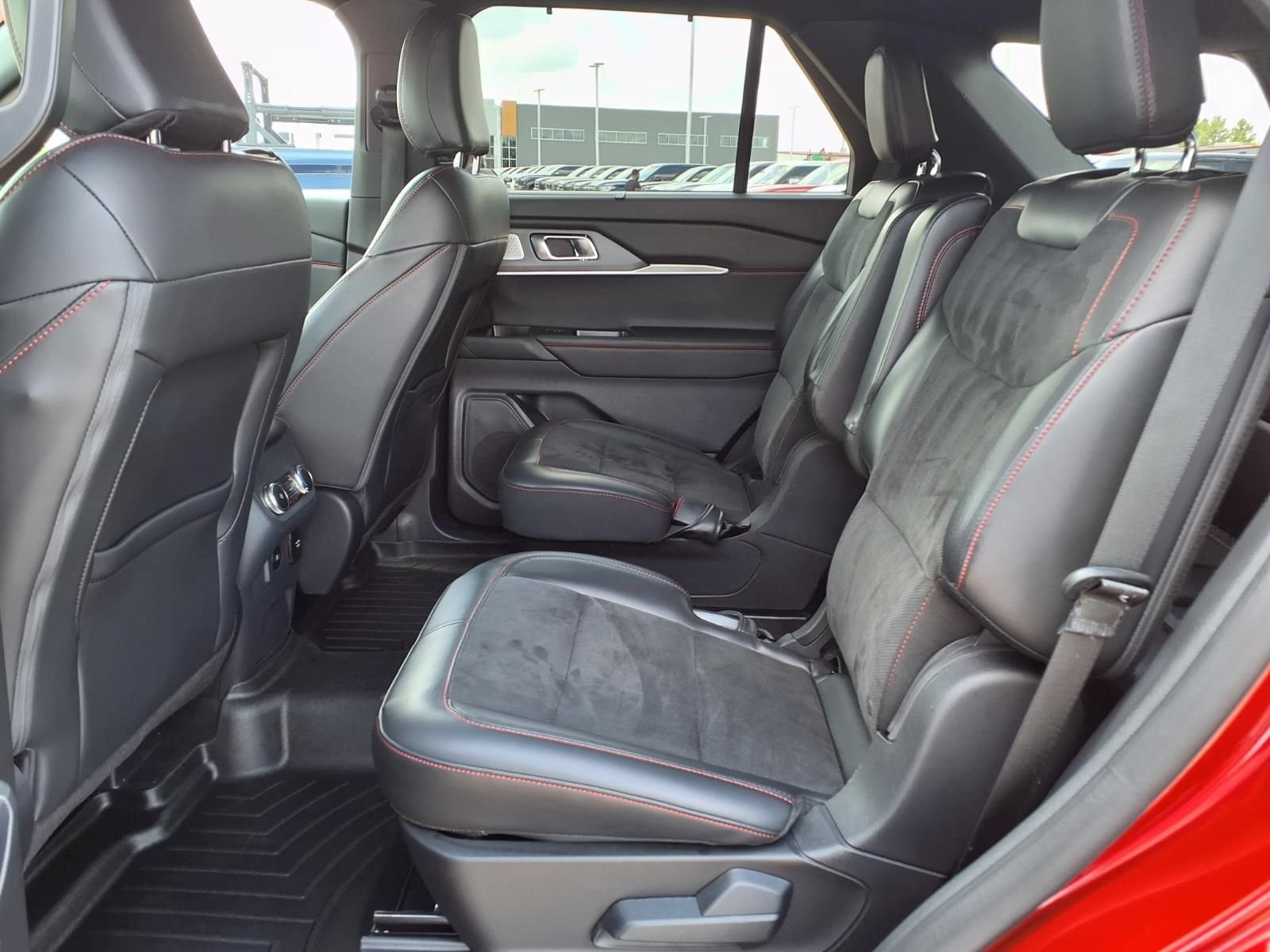 Used 2025 Ford Explorer ST AWD/4WD image 19