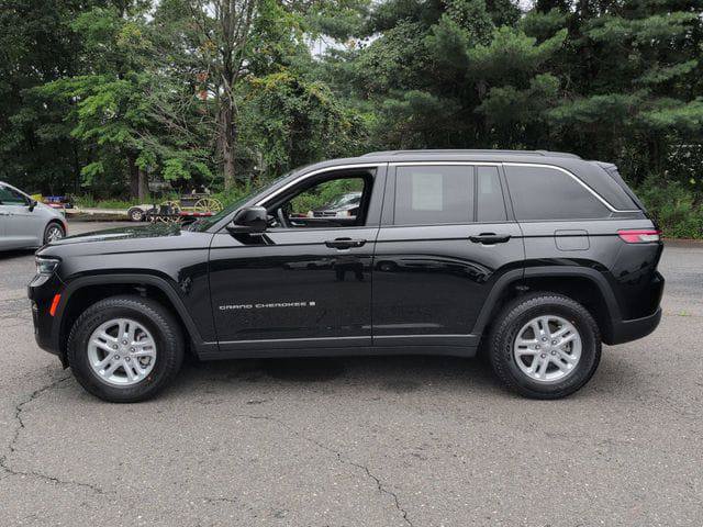 Certified 2024 Jeep Grand Cherokee Laredo RWD image 9