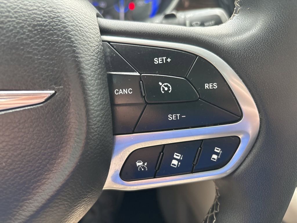 Used 2023 Chrysler Pacifica Limited image 21