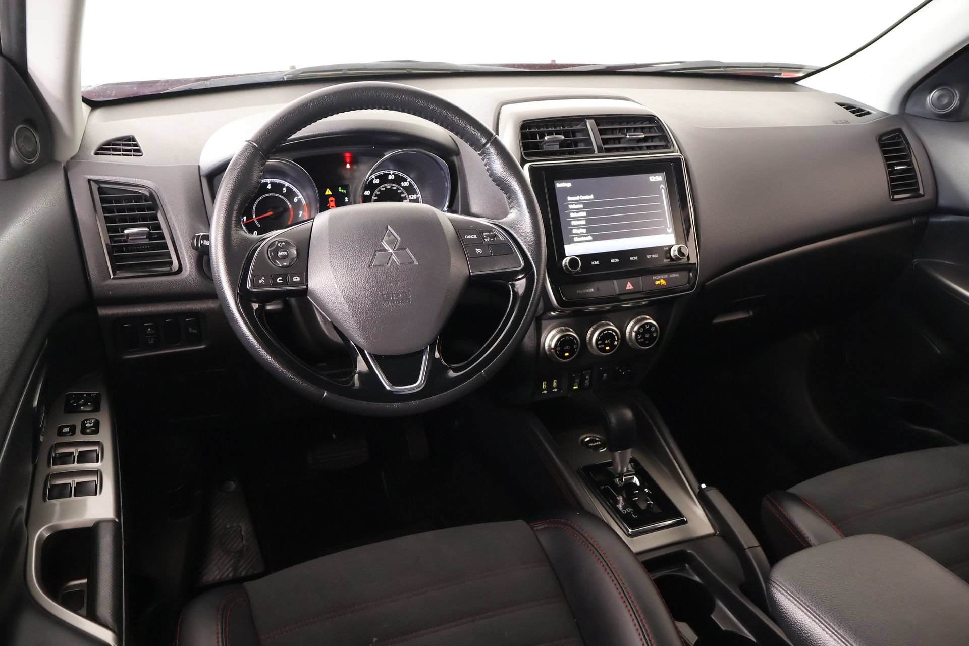 Used 2024 Mitsubishi Outlander Sport SE AWD/4WD image 2