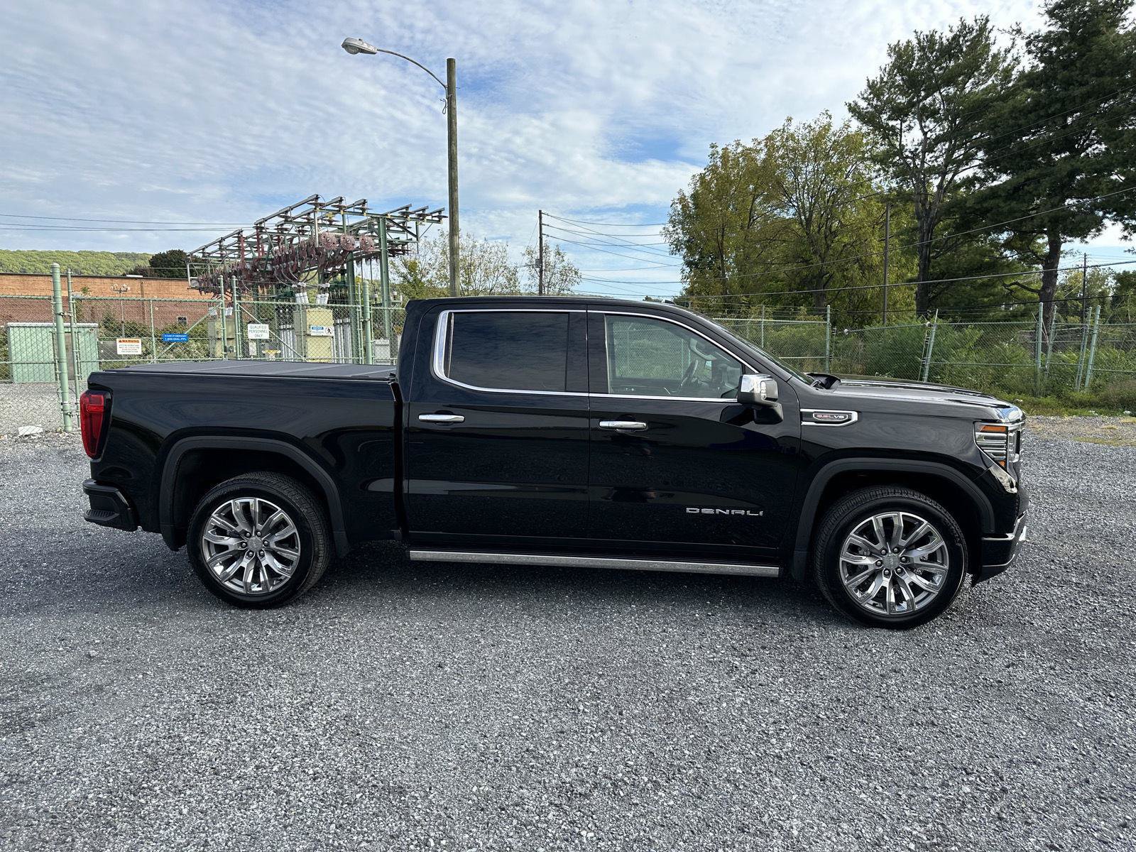 Used 2024 GMC Sierra 1500 Denali w/ Denali Reserve Package AWD/4WD image 8
