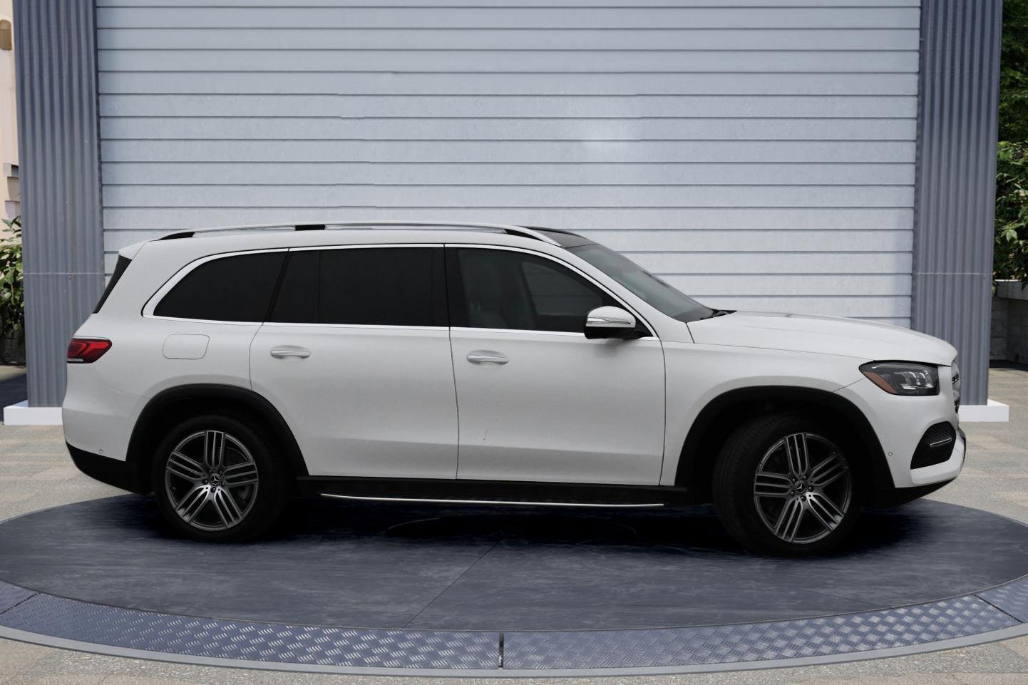 Used 2021 Mercedes-Benz GLS 450 4MATIC image 3