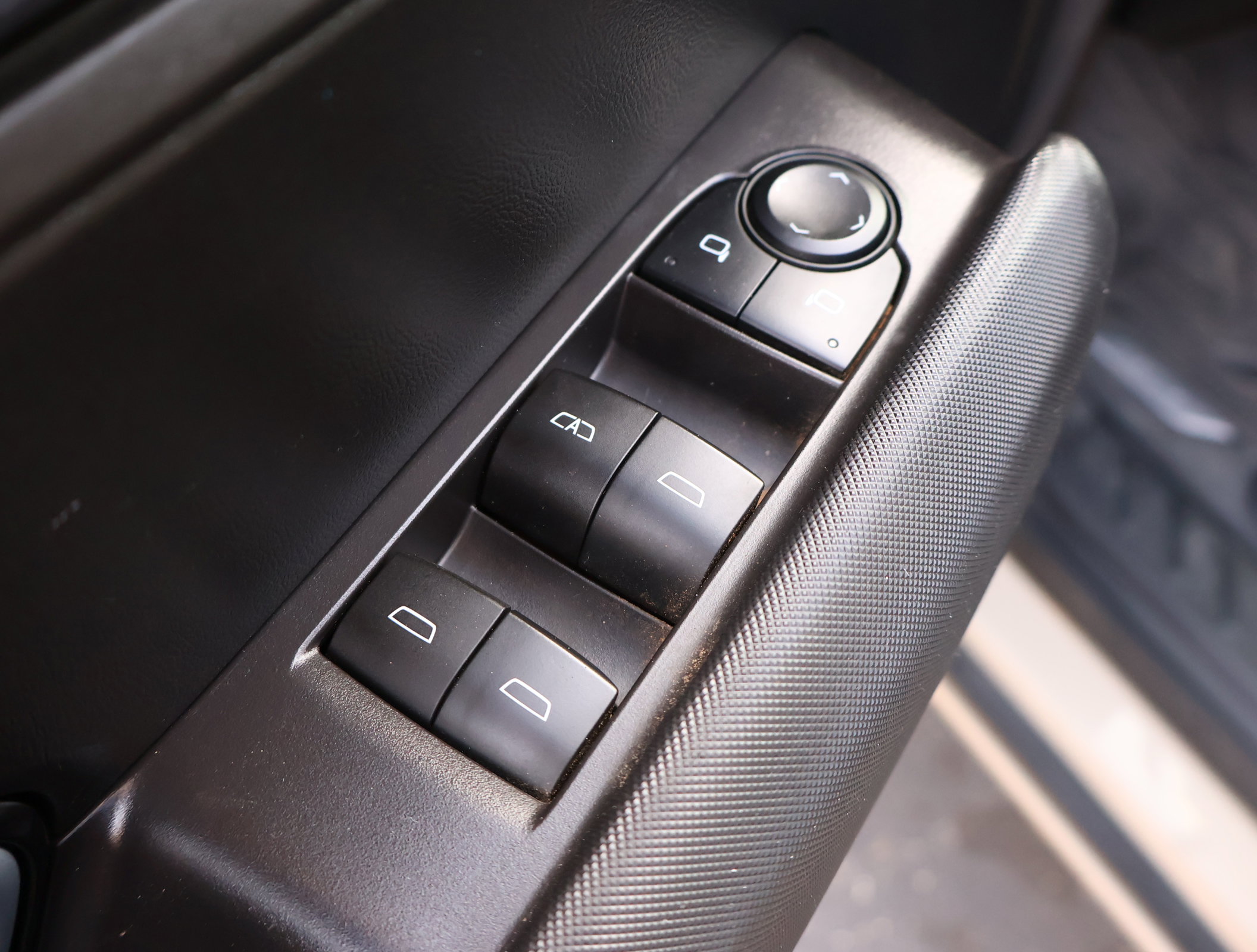 Used 2024 Chevrolet Colorado Z71 w/ Z71 Convenience Package 2 image 8