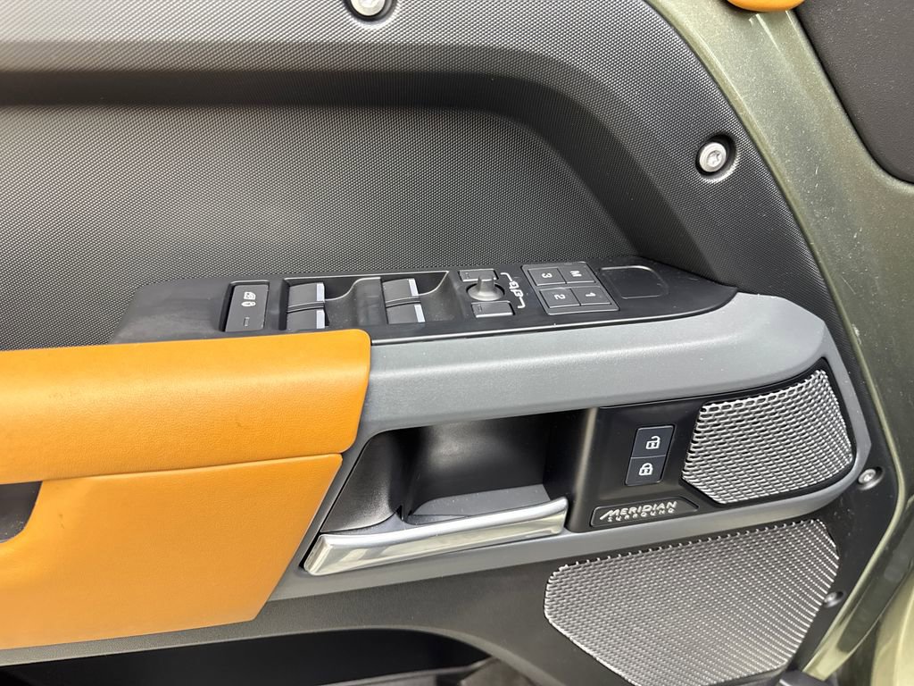 Used 2023 Land Rover Defender 110 X AWD/4WD image 33