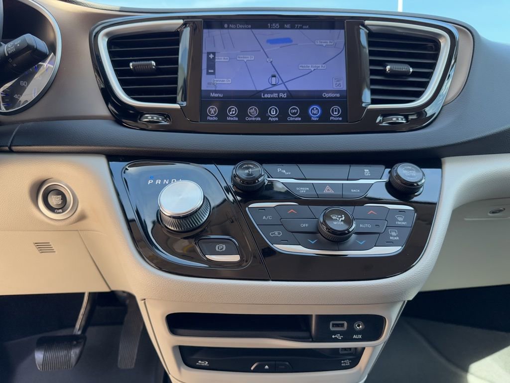 Used 2017 Chrysler Pacifica Touring-L Plus w/ Tire & Wheel Group image 27