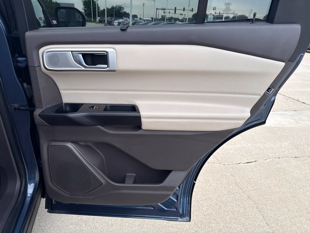 Used 2020 Ford Explorer Platinum w/ Premium Technology Package AWD/4WD image 21