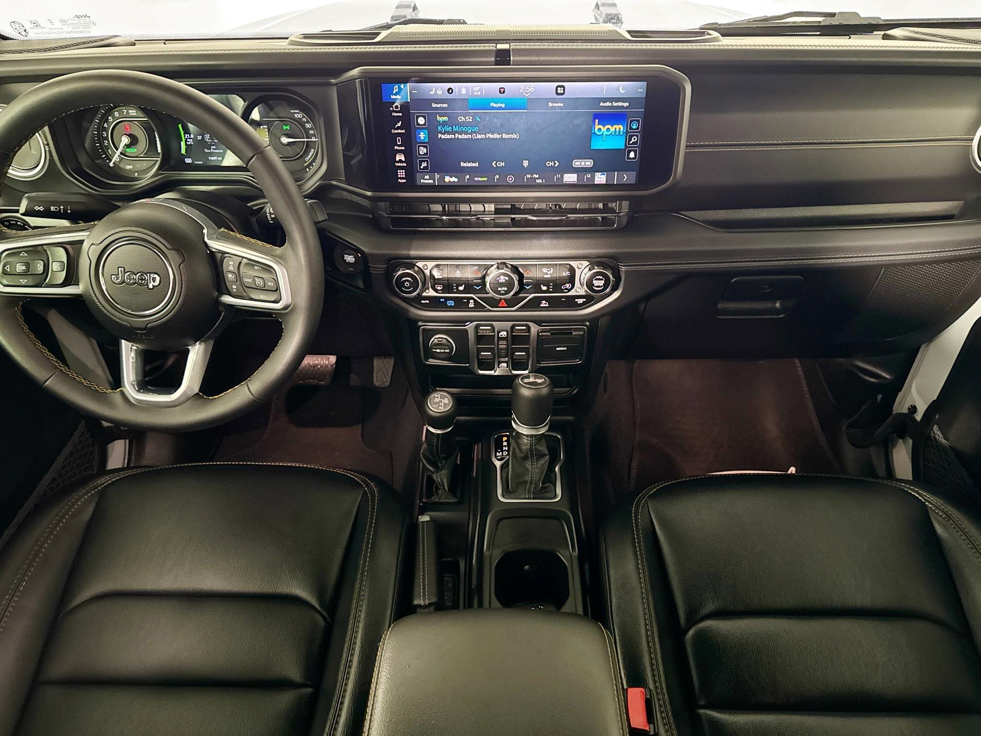 Used 2024 Jeep Wrangler Sahara image 21