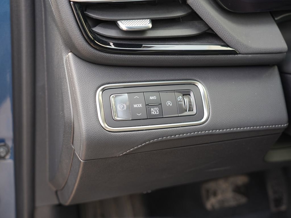 Used 2025 Buick Enclave Preferred AWD/4WD image 17