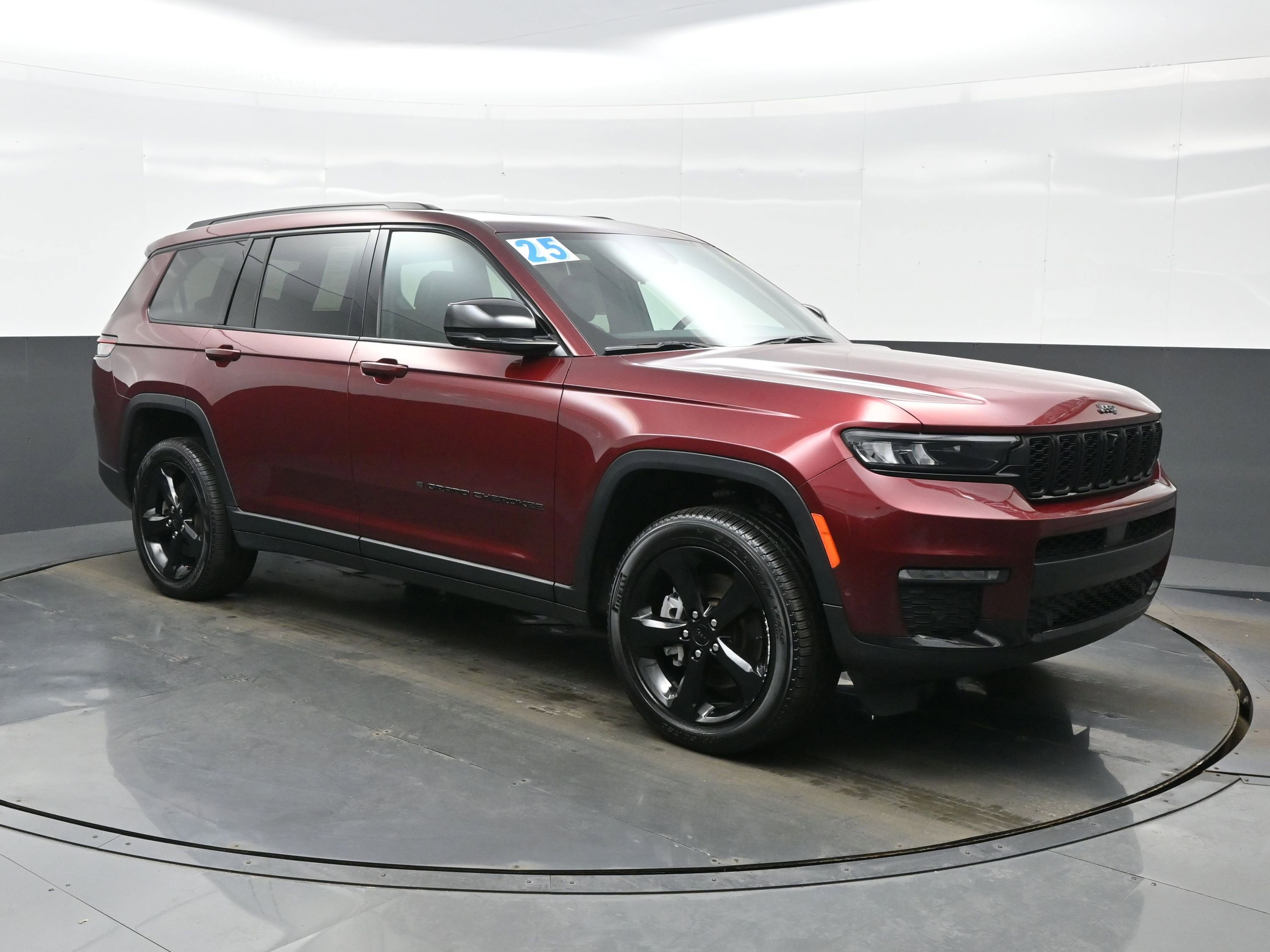 Used 2025 Jeep Grand Cherokee L Limited w/ Luxury Tech Group II image 8