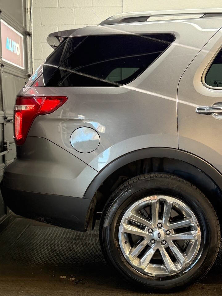 Used 2014 Ford Explorer XLT w/ Equipment Group 202A image 5