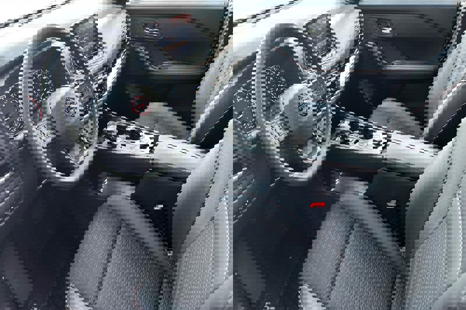 Used 2025 Nissan Rogue SV image 9