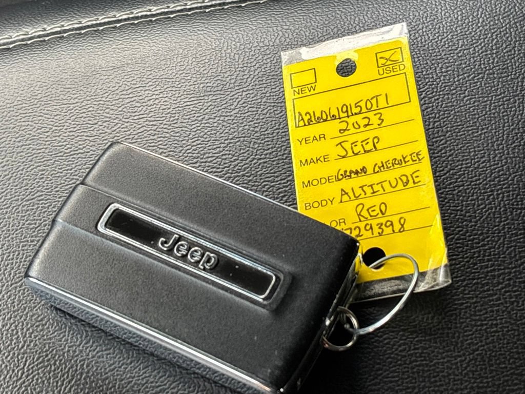 Used 2023 Jeep Grand Cherokee L Laredo AWD/4WD image 43