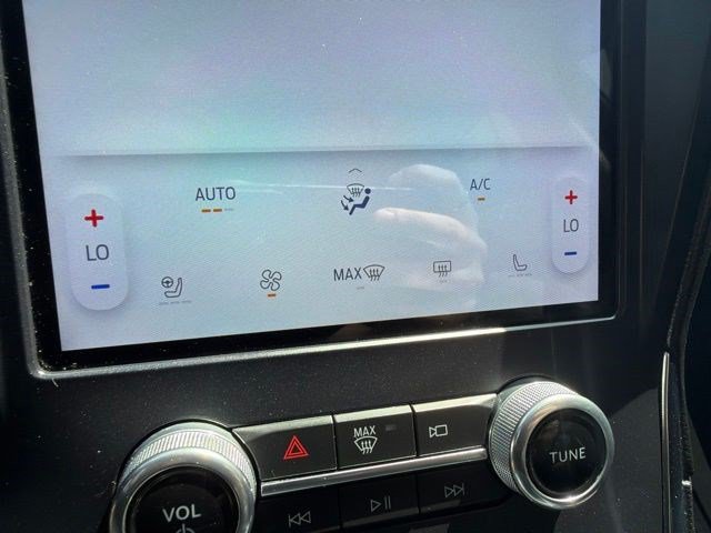 Used 2022 Ford Edge Titanium AWD/4WD image 30