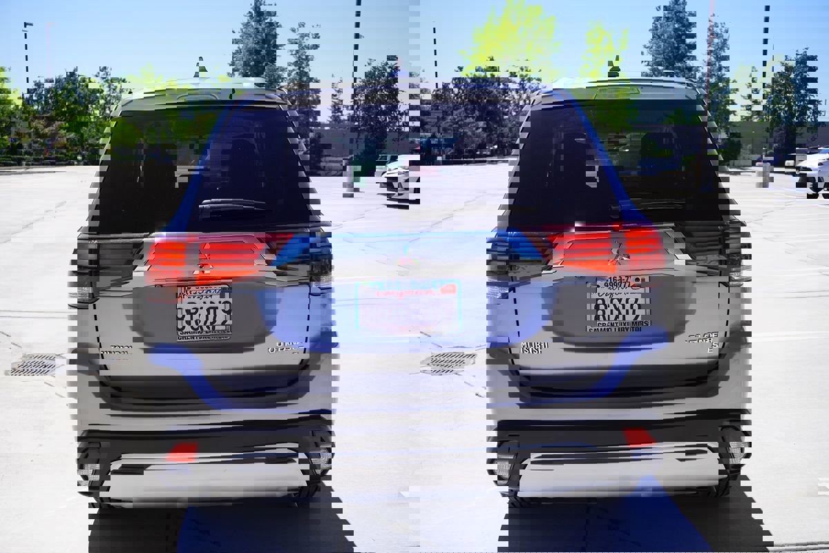 Used 2019 Mitsubishi Outlander SE image 11